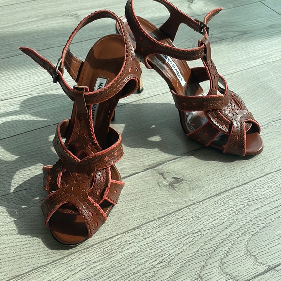 Manolo Blahnik sandals size 40 - fits like US size 9 - Picture 1 of 3